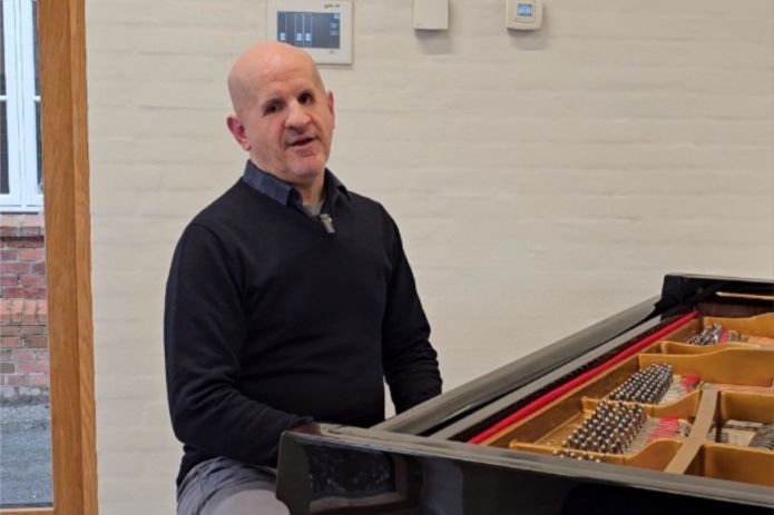 Gratis intim koncert i Kulturhuset i Ølgod ved organist Dario Andreella, som spiller på flyglet