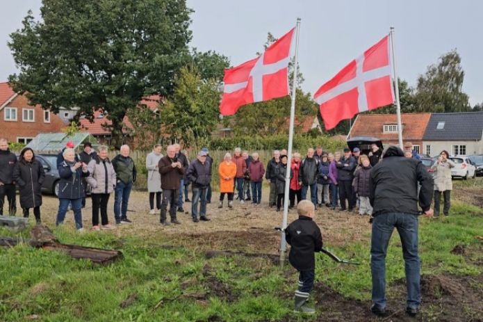 I dag havde Junge Byg inviteret til 1. spadestik på det nye "Vigtoften" i Ølgod.