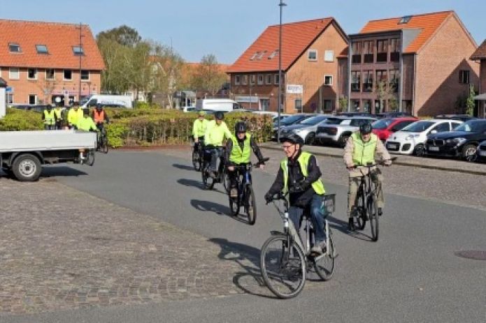 Ældre-Sagen i det gamle Ølgod Kommune har et cykelhold "Kun for mænd". 